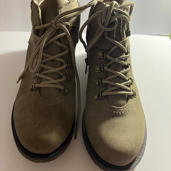 Sporto Women's Ankle Boots in Olive - Picture 1 of 7